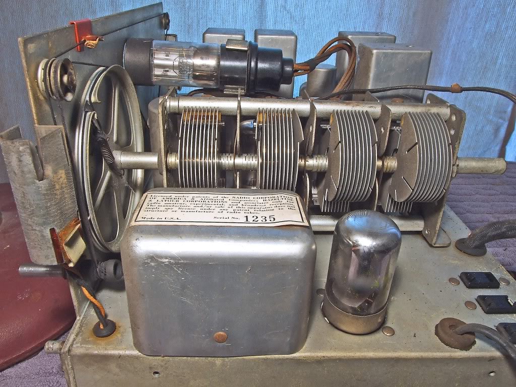 http://i205.photobucket.com/albums/bb275/irwinbay/1941%20Philharmonic%20Futura%20K-1/K1AMTunerChassisRtSide.jpg