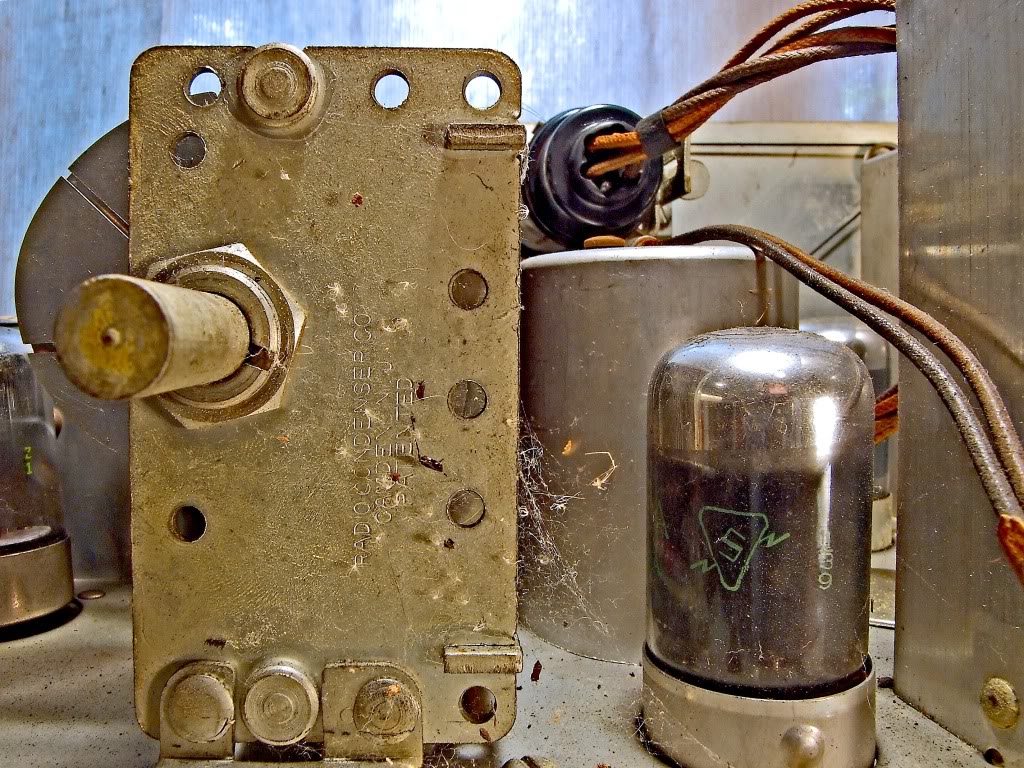 http://i205.photobucket.com/albums/bb275/irwinbay/1941%20Philharmonic%20Futura%20K-1/K1RadioCondenserCoPatent.jpg