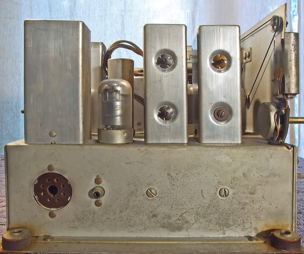http://i205.photobucket.com/albums/bb275/irwinbay/1941%20Philharmonic%20Futura%20K-1/K1AMTunerChassisLSide.jpg