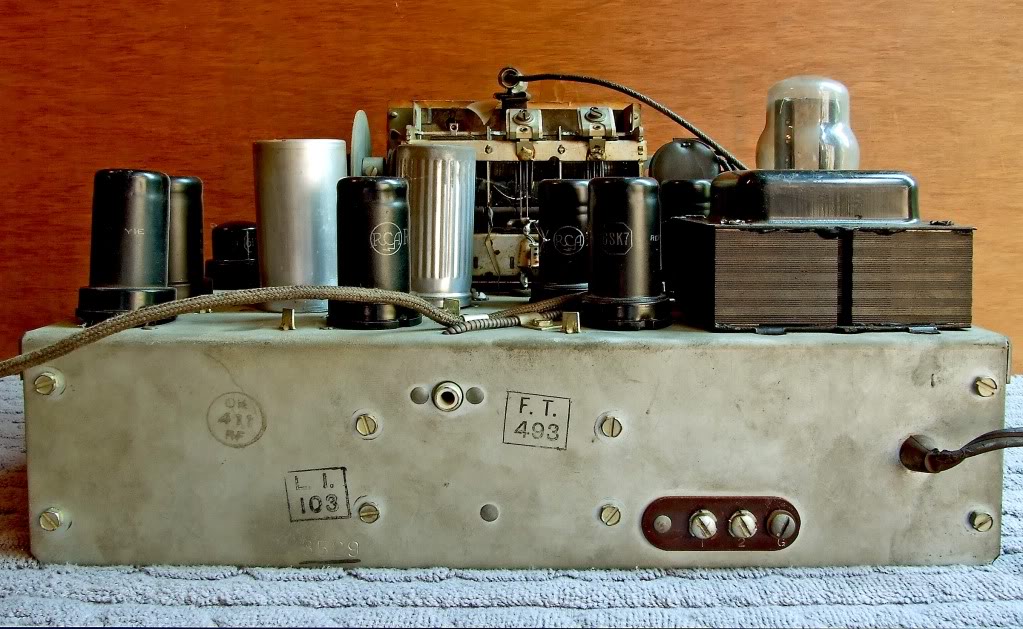 http://i205.photobucket.com/albums/bb275/irwinbay/1941%20Philharmonic%20Futura%20K-1/K1FMTunerBack.jpg