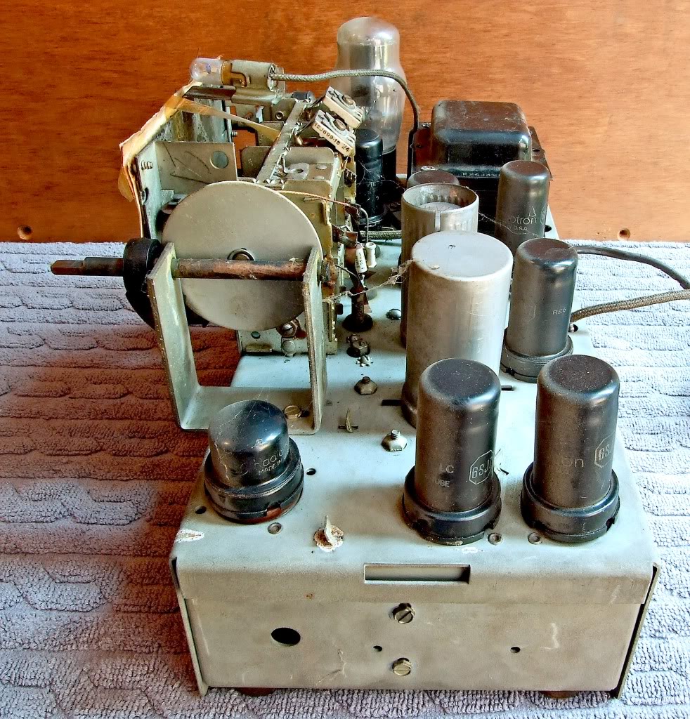 http://i205.photobucket.com/albums/bb275/irwinbay/1941%20Philharmonic%20Futura%20K-1/K1FMTunerRtSide.jpg