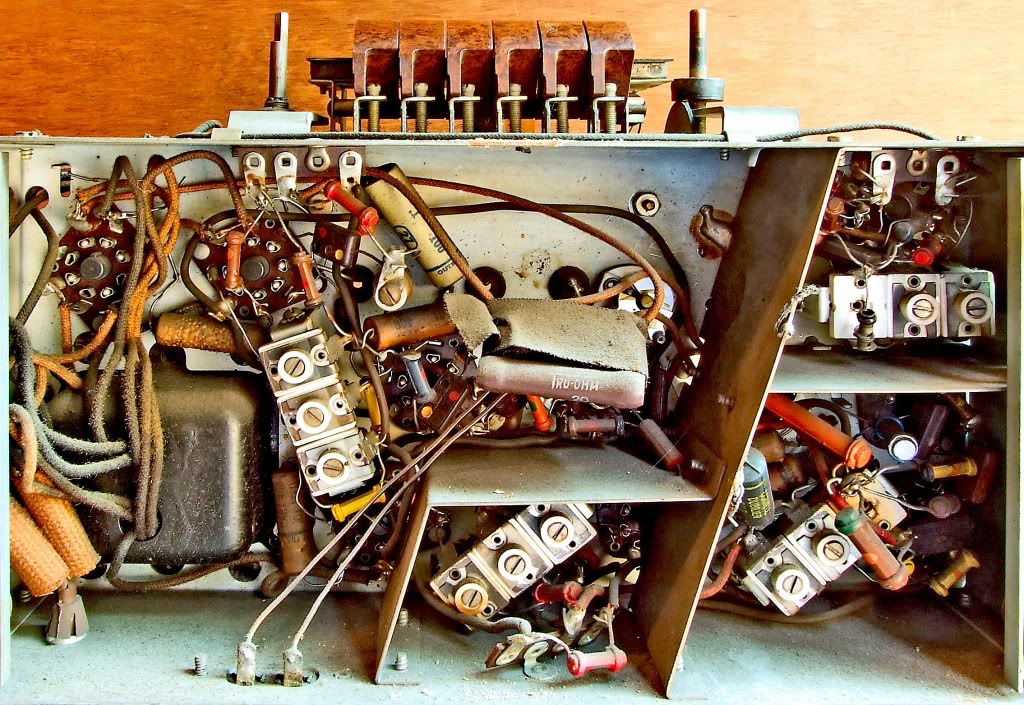 http://i205.photobucket.com/albums/bb275/irwinbay/1941%20Philharmonic%20Futura%20K-1/K1FMTunerBottom1.jpg