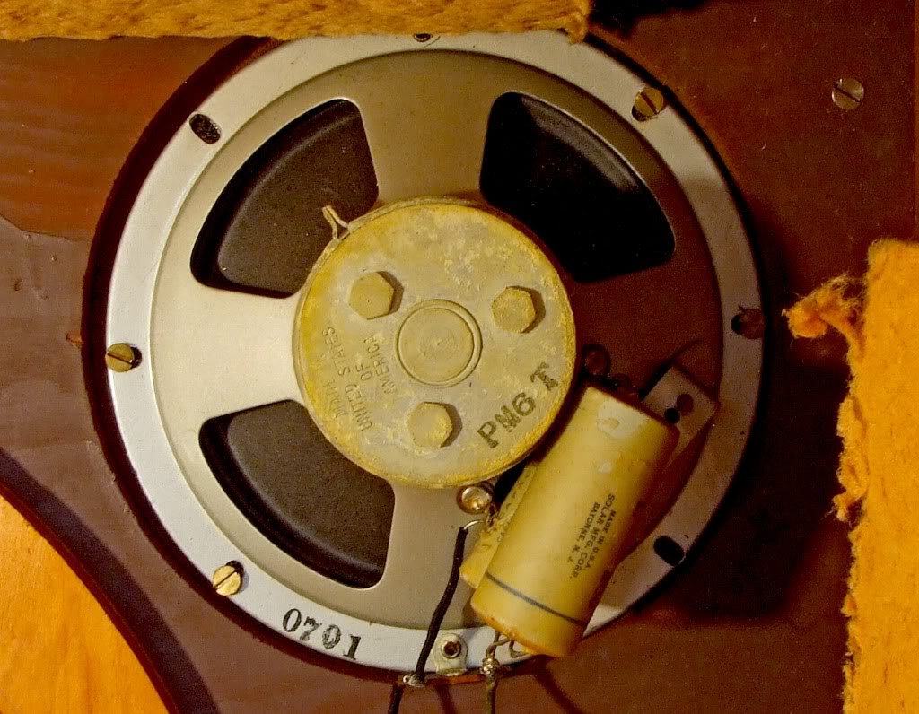 http://i205.photobucket.com/albums/bb275/irwinbay/1941%20Philharmonic%20Futura%20K-1/K1TrebleSpeaker.jpg