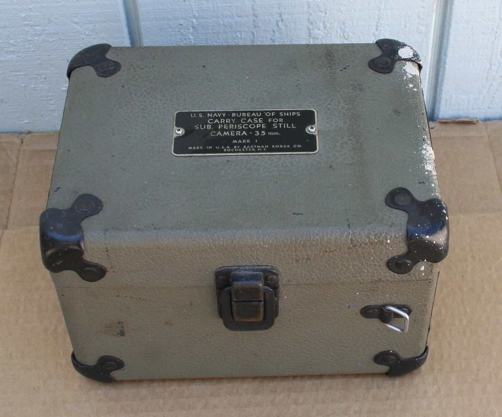 http://i.ebayimg.com/t/Vintage-U-S-NAVY-SUB-PERISCOPE-35MM-STILL-CAMERA-BUREAU-SHIPS-EASTMAN-KODAK-/00/s/MTMzMFgxNjAw/$(KGrHqJ,!qIE-0pIVrOFBP2STN0Jkw~~60_57.JPG